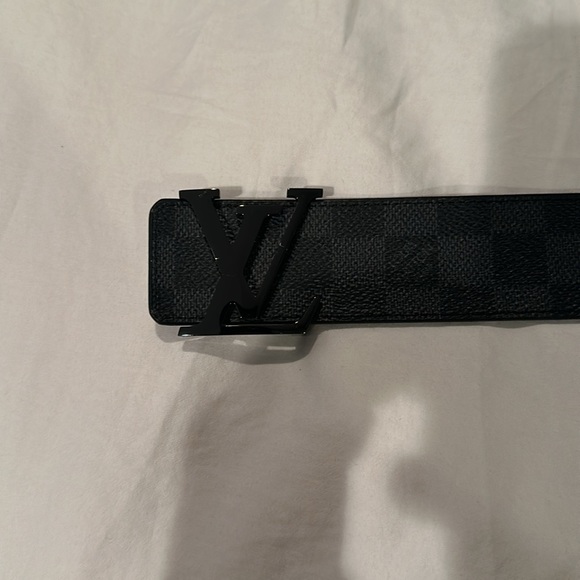 Louis Vuitton belt - Picture 2 of 3